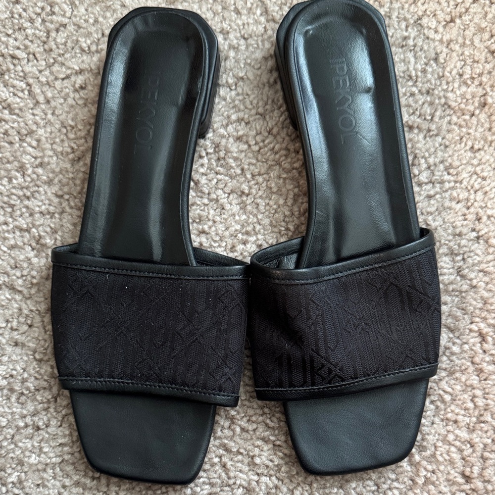 Revo Women's Black Slide Sandals
